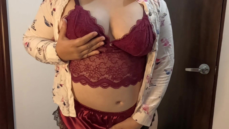 Soraya Culona: La mia matrigna bbw Soraya Culona si spoglia nuda davanti...