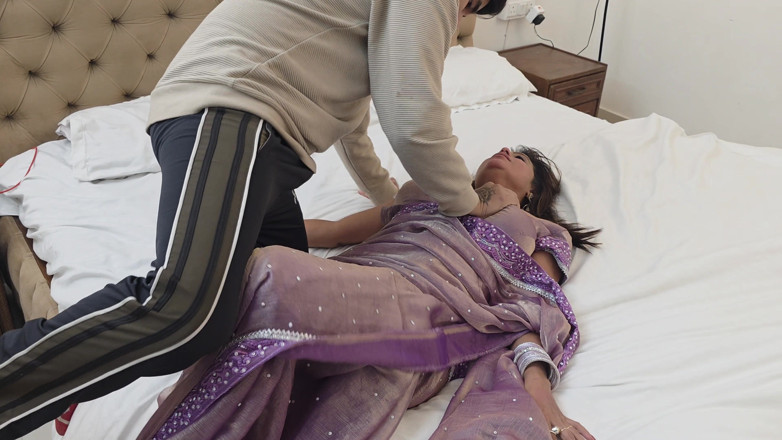 SexmasterHub: Une amie indienne se fait baiser par un mec