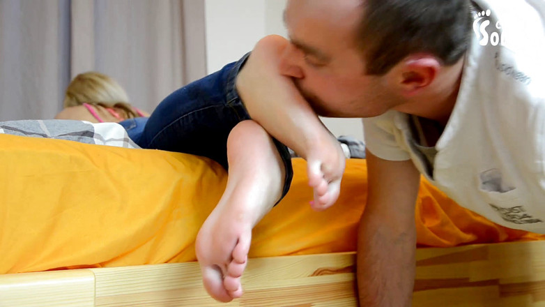 Czech Soles - foot fetish content: La vie d'esclave aux pieds - partie 2
