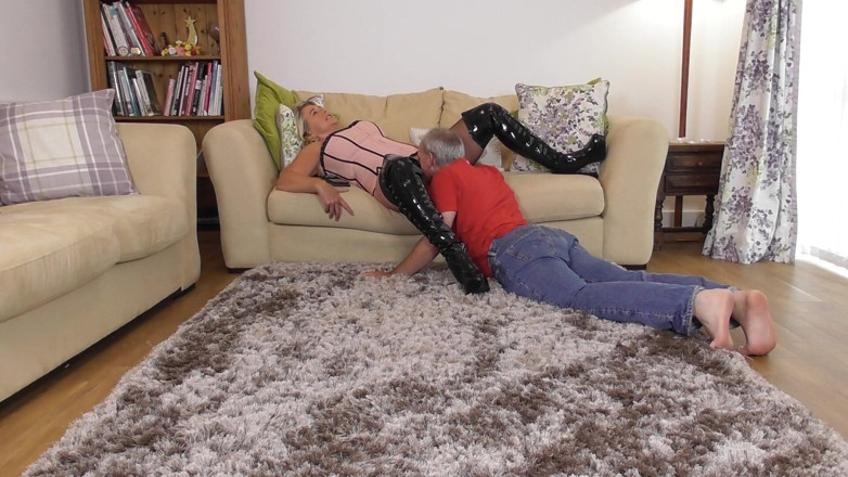 Camilla Creampie: Трахаю на ковре