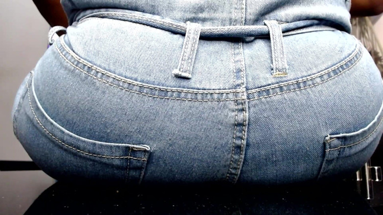 Maeling: Ragazza troia rovinata in jeans culo-fyxiation con culo gigante ignare