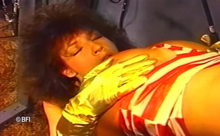 Slave Seks: Compilation dvd con scene di bondage retrò.