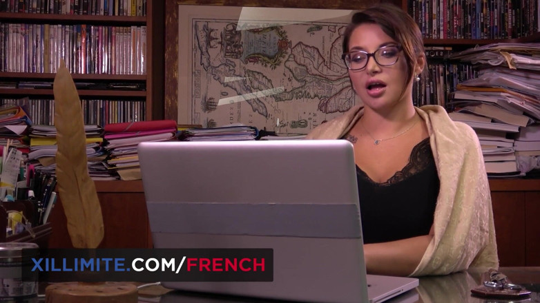 French girls at work: Супер сексуальна Анна Поліна має приємний секс на столі
