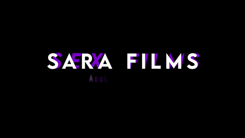Sara films: Geile klempnerin zeigt ihren riesigen arsch