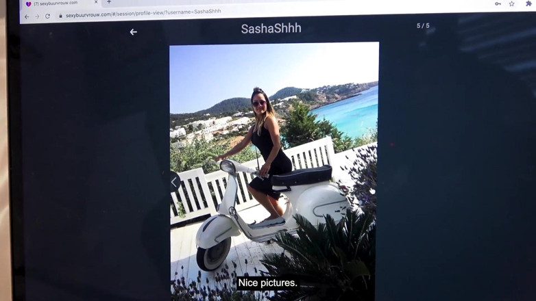Sexy Buurvrouw: Hollandalı porno: adam sikişiyor, kadın cips yiyor! Sexybuurvrouw