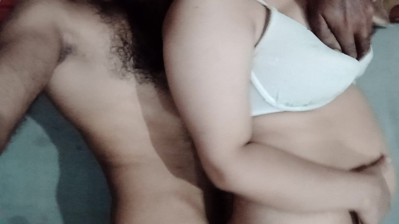 Yasmeen: 의붓딸이 알몸으로 왔어