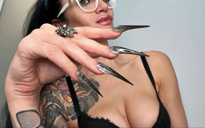 Julia domaina: Lange Krallen - meine neue Form, lange Nägel mit langen Fingern,...
