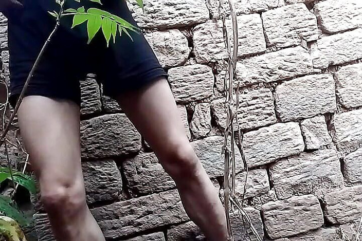 Thakursammy: Đi tiểu và chơi ngoài trời