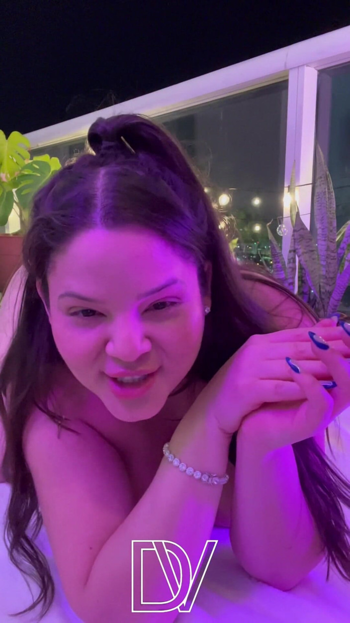 Dani Valentina: Stroke saat aku menggodamu - dani valentina si cewek semok yang...