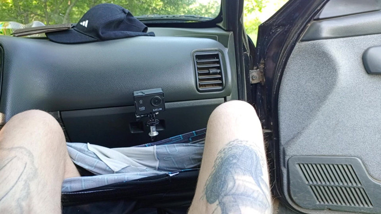 Zona901: Dans la voiture sur le parking, ma belle-mère me branle...
