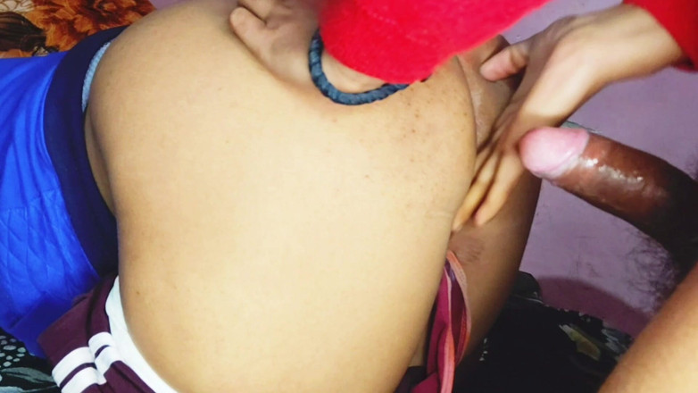 Vivsha: 내 배다른 여동생이 비디오를 촬영하는 동안 붙잡힌 다음 팬티로 그녀를 따먹어