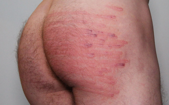 Selfspanker: Hard self whipping while being locked