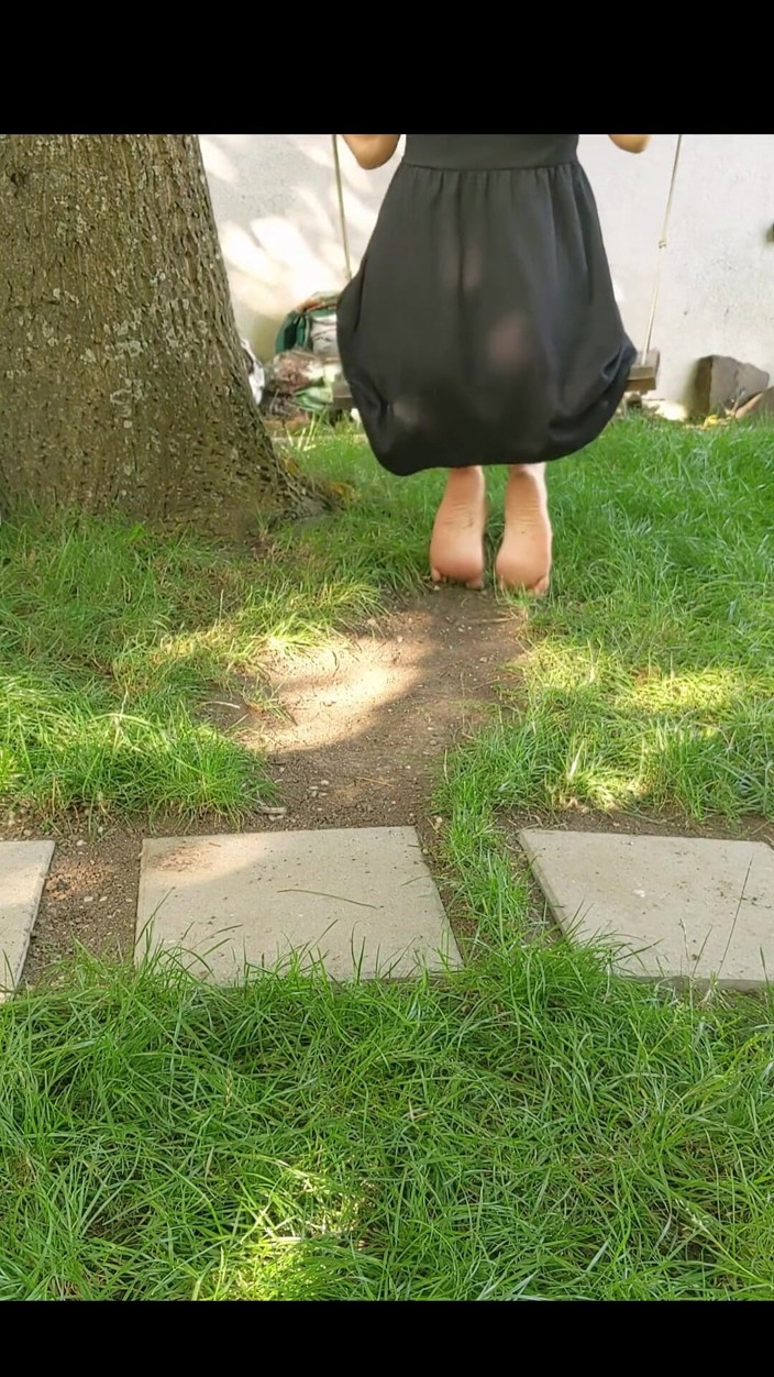 Lilux69: Orinar en los columpios tiene una atracción mágica para mí