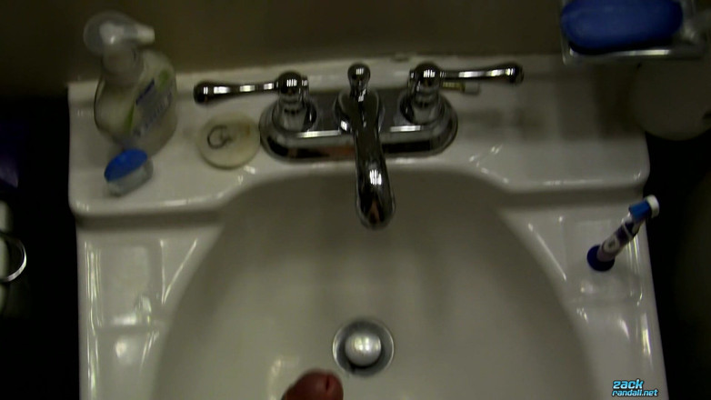 Zack Randall: Pov accarezzare il cazzo in bagno