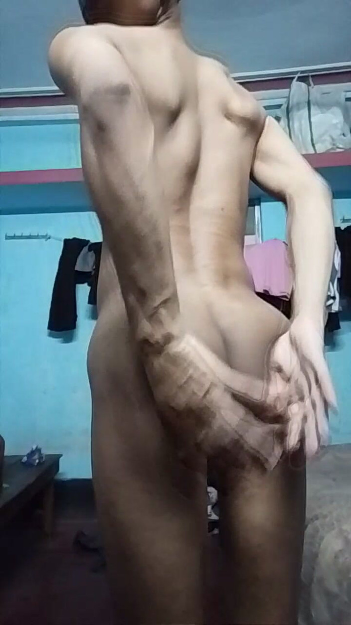Arshhh: Симпатичный паренек показывает свою задницу