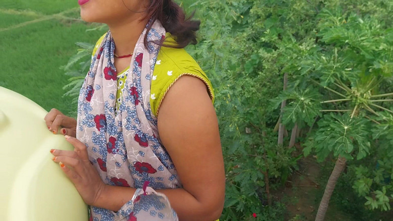 Pooja raniji: 德西村年轻的德西女孩在户外做爱 - 女朋友靠近我屋顶操逼热故事 - 德西女孩性爱电影