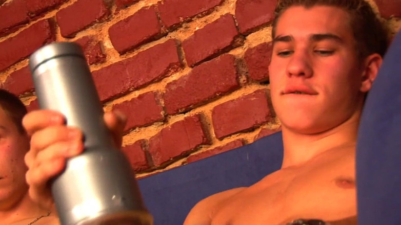 Jerking studs: Jewish and Turkish twinks Ilan and Ozdek wanking together with...