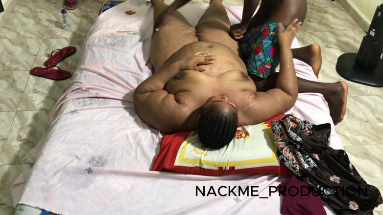NACKME_PRODUCTION: Modele de bărbați amatori pur și simplu nu pot obține sus