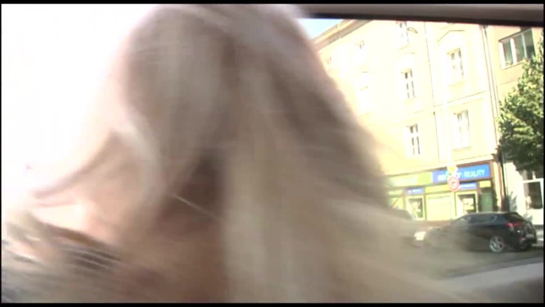 German amateur - 100% German hardcore videos: Bystiga milf som bär fisknät knullas i bilen