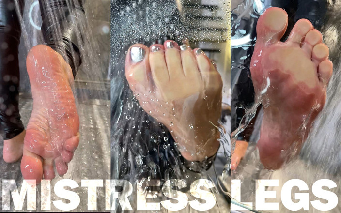 Mistress Legs: Sexig våt bar fot pressad mot glas i duschen