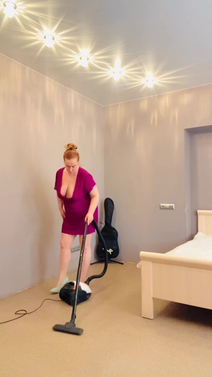 Vikki Georgia: Vacuuming with Highheels