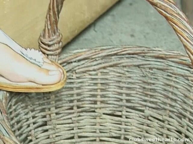 SkinnySweetHearts: Cindy se masturbe dans l’abri de jardin