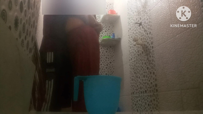 Latifah1234: Mama vitregă și fiul vitreg la baie Sex dur în stil desi...