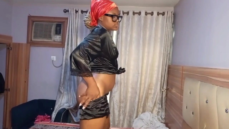 Fukalistik: Bela dona de casa nigeriana safada pega garoto assistindo e...
