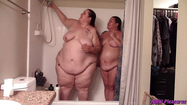 BBW Pleasures: İri güzel kadın erkek arkadaş duş alıyor