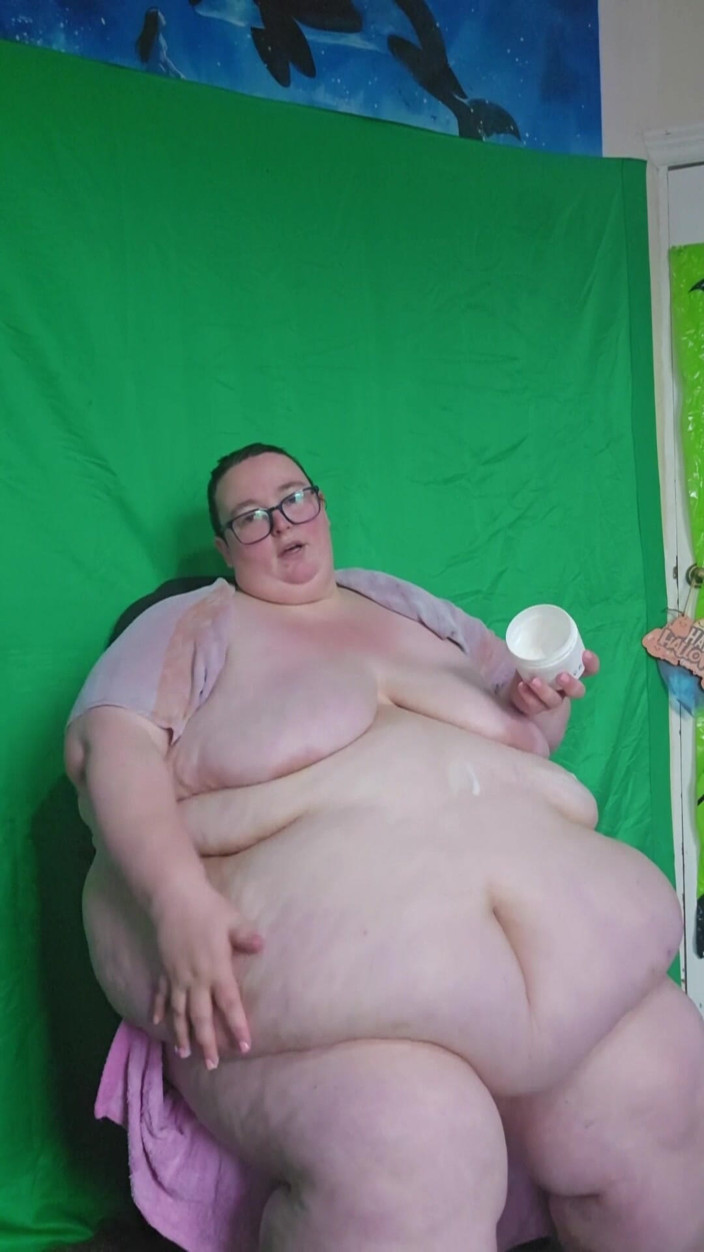 SSBBWLadyBrads: SSBBW Fettkörpermassage mit sahne