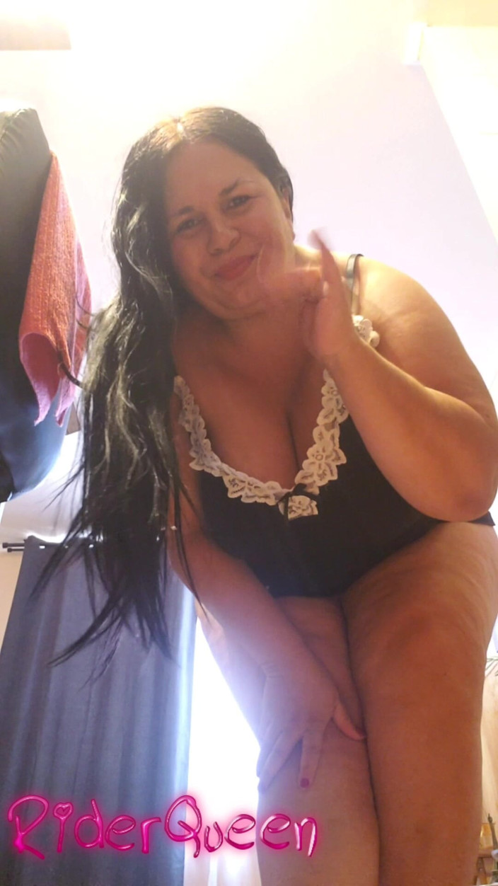 Only Riderqueen BBW Step Mom Latina Alone: Matrigna in cucina verticale