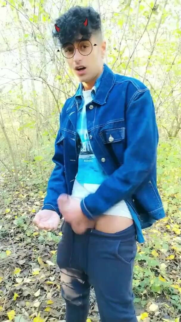 Idmir Sugary: Cowok kembar sange ini muncrat dua kali di tangannya dan...