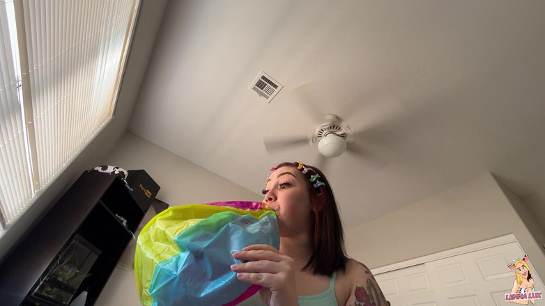 Lenna Lux: Giantess Goddess Blows Your Inflatables