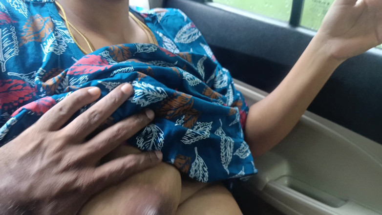 Inba: Awek pejabat menikmati percintaan peranan dalam kereta