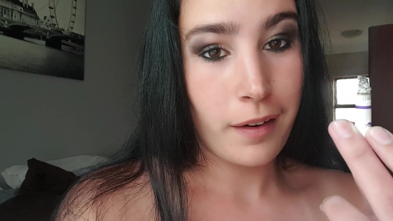 domslutfucker: Pelacur Memberikan Instruksi Merokok Sambil Masturbasi Dengan Mainan Yang Berbeda