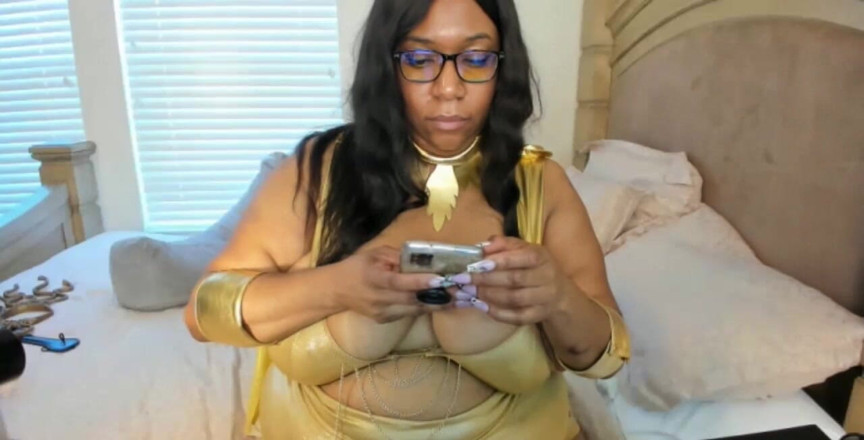 Josie4yourpleasure: Femeie neagră țâțoasă în spectacol în direct