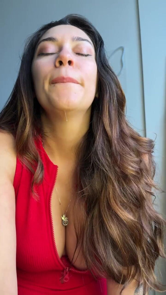 Maria jesus of: Natürliches Mädchen mit großen Brüsten gibt einen intensiven Blowjob
