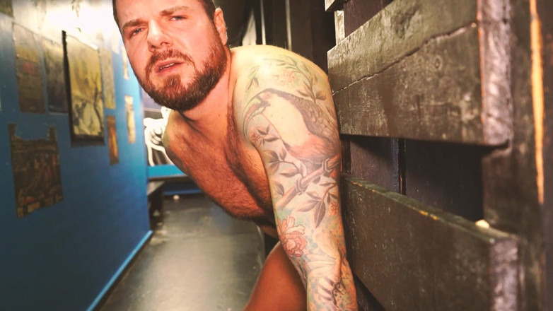 Anton Brazil: Glory Hole verwandelt sich in totale Hure und Sperma ins...