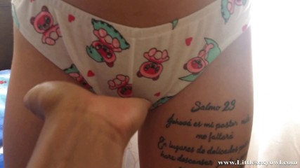 Littlesexyowl: Creampie! Gioco con la mia figliastra con le mutandine super...