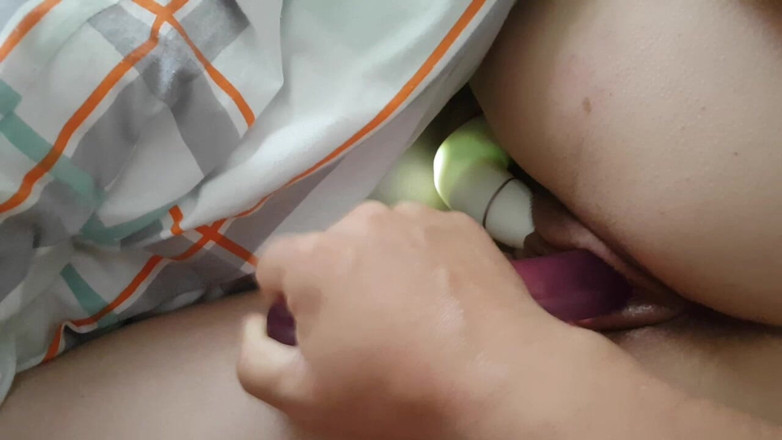 A-Cup_Adventuresher: Dildo lungo e un sacco di Saft 1