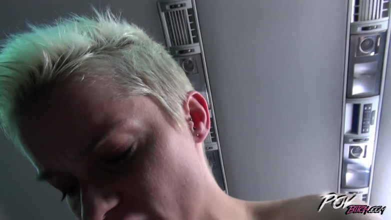 POV Bitch: Punkbabe wil hardcore seks omdat zachte neukpartij voor verliezers is