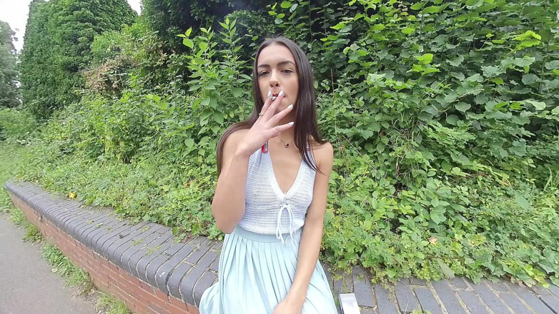 VR smokers HD-2D Videos Only: Kim model - top a maglia