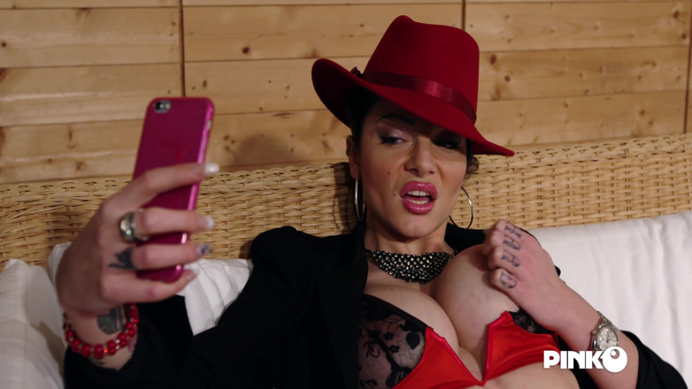 Pinko Club: Les selfies d'Amandha Fox ! Sodomie et double pénétration !