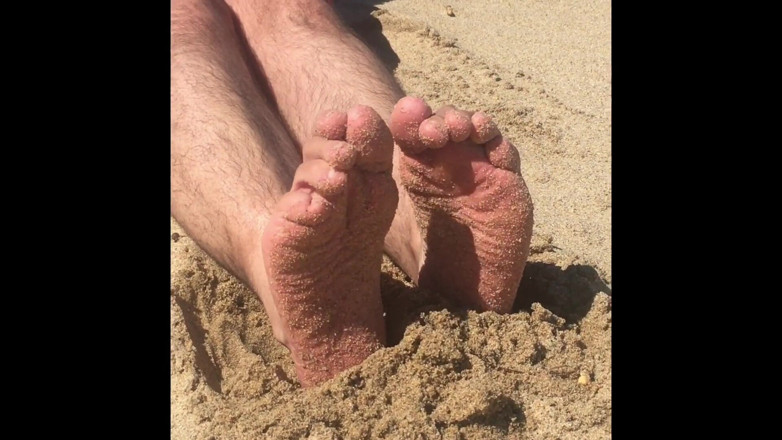 Manlyfoot: Hari di Pantai dengan Encik Manlyfoot