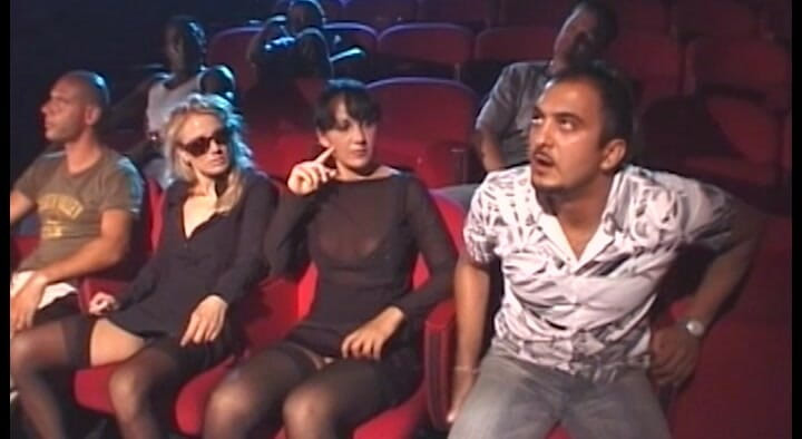 Dark Holes: Dans une salle de cinéma pour adultes