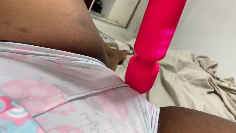 omairaberbatov: Indosso i pantaloncini stretti e Prurito alla mia vagina e...
