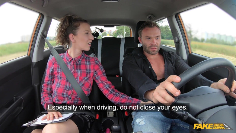 Fake Driving School: Köp mig en kaffe och knulla mig