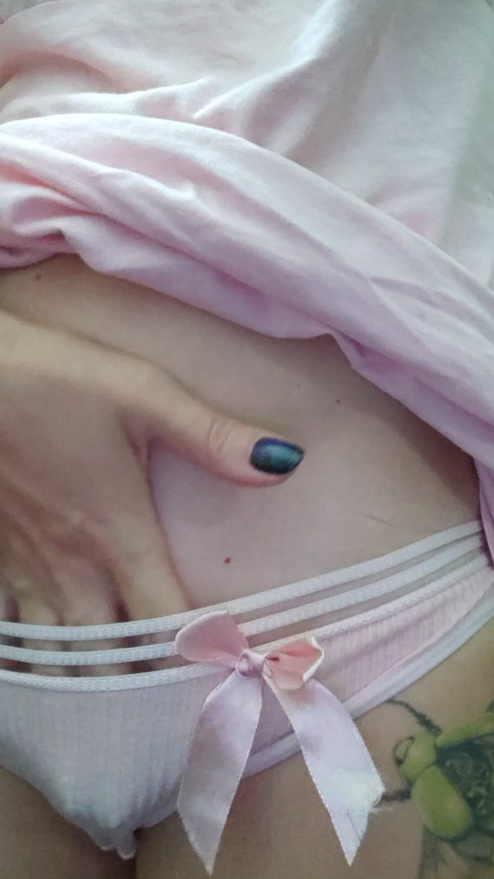 Risky Hairy Couple: Milf en rosa sentada en tu cara