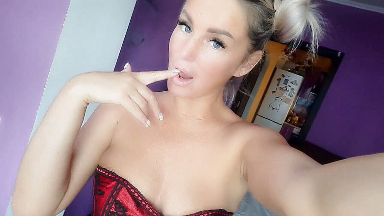 Nadi_Zabava: Domina spielt mit sissy-boy