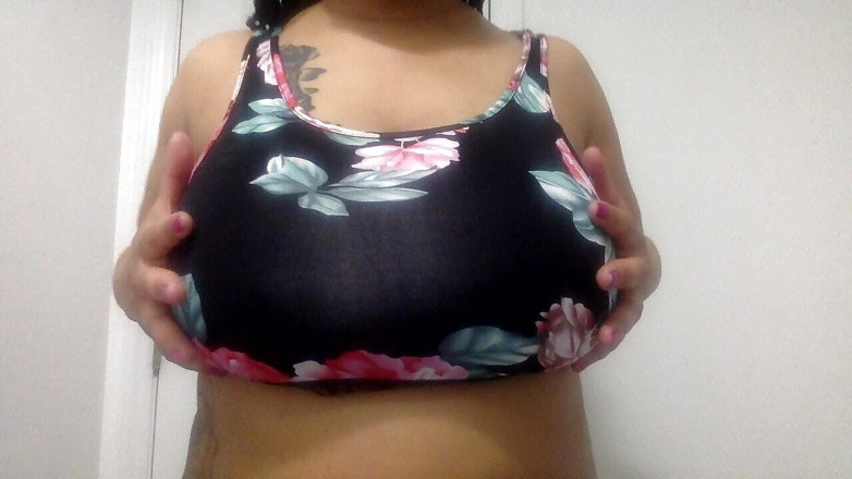 Veronikka Fierce: Ébano milf - masaje mis grandes tetas